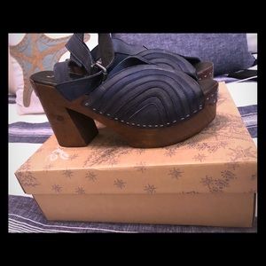 NEW FREE PEOPLE ORION CLOG INDIGO SZ 8